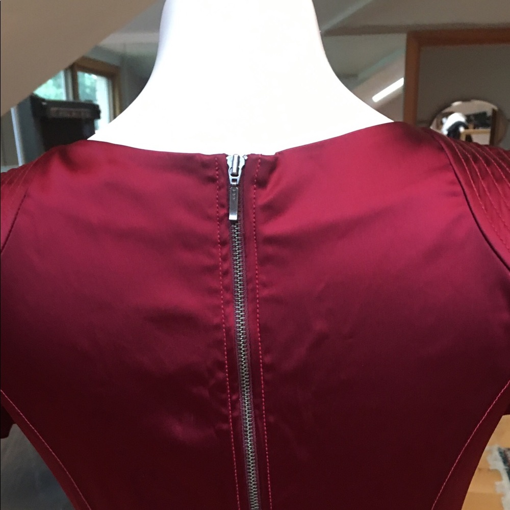 Wine colored form fitting dress - Picture 14 of 16
